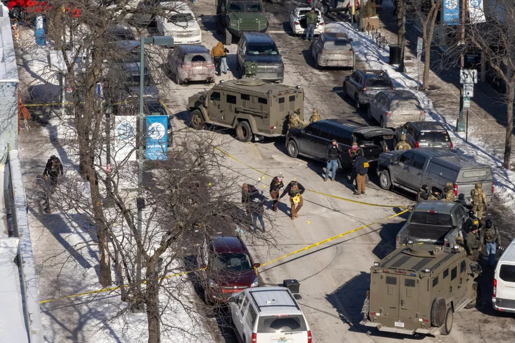 Federal Agents' Shootings: Local Police Face Pressure to Investigate - News Directory 3