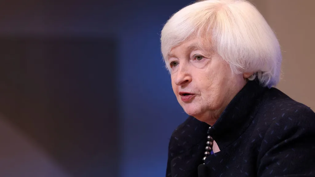 Yellen warns incoming Trump team against interfering with bank supervision