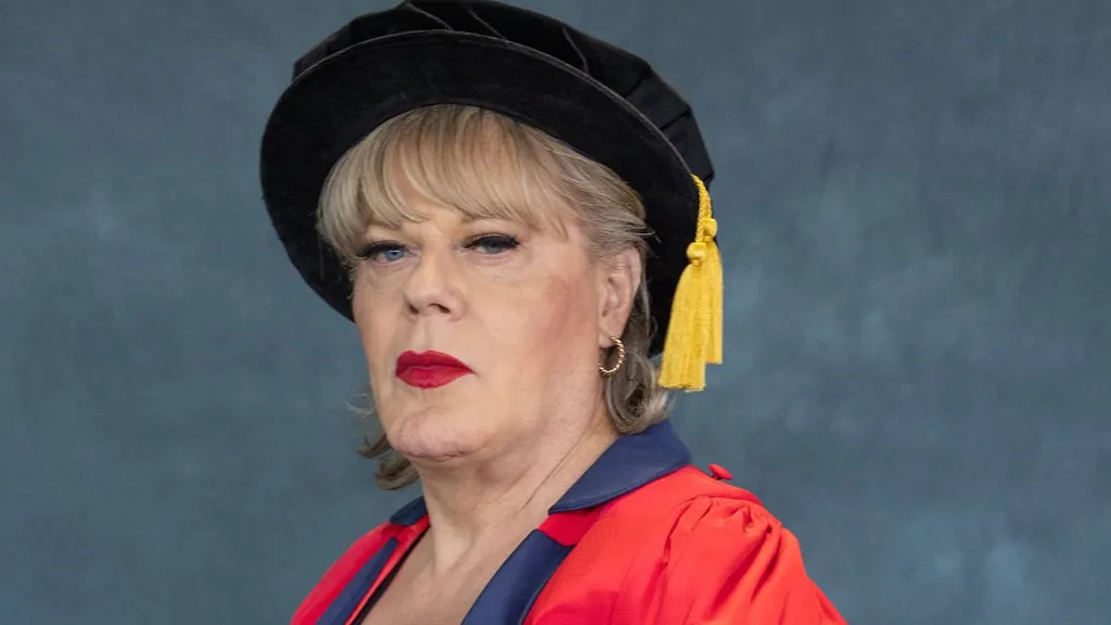 Suzy Eddie Izzard is awarded an honorary doctorate from a university