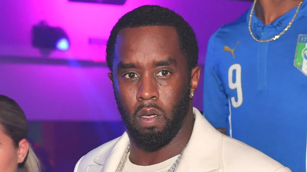 Diddy schmoozes judge in sex trafficking trial