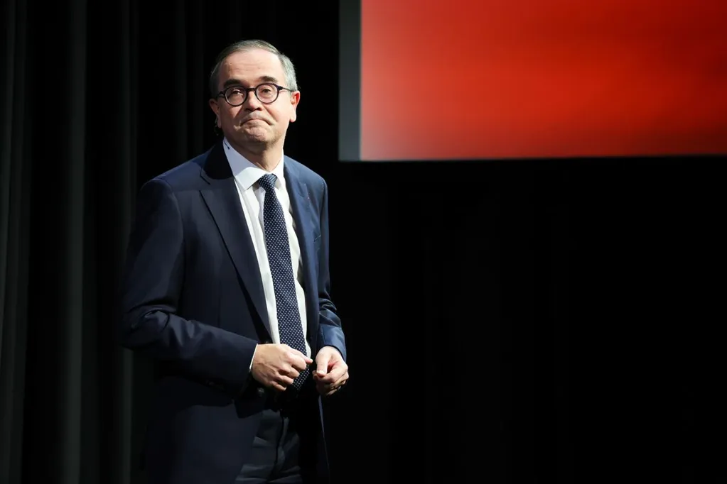 Renault CEO Goes Into Cost-Cutting Mode After Share Slump