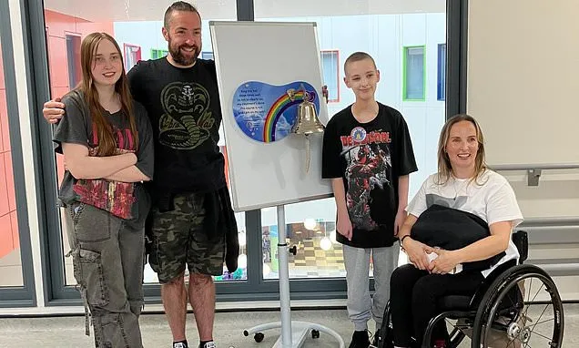 'Amazing´ nurse who treated mother and son´s cancers 33 years apart...