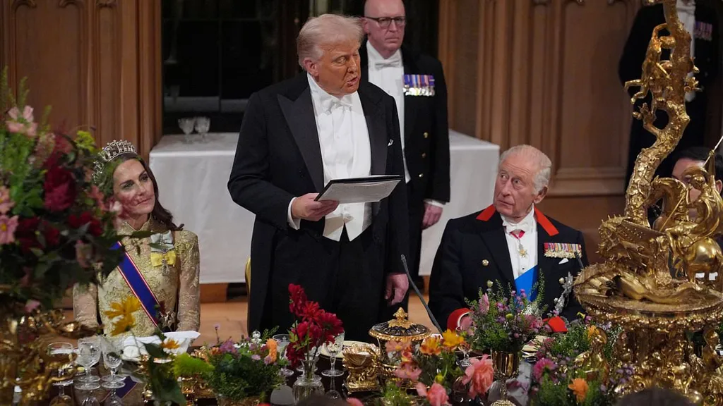 Donald Trump makes veiled double swipe at Harry during banquet speech