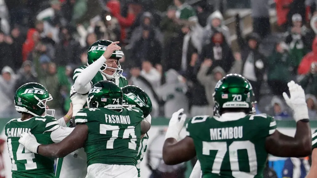 Nick Folk's 56-yard field goal on final play lifts Jets over Falcons