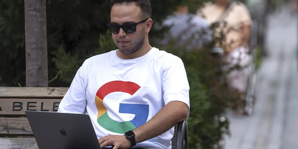Hackers push fake apps with malware in Google searches