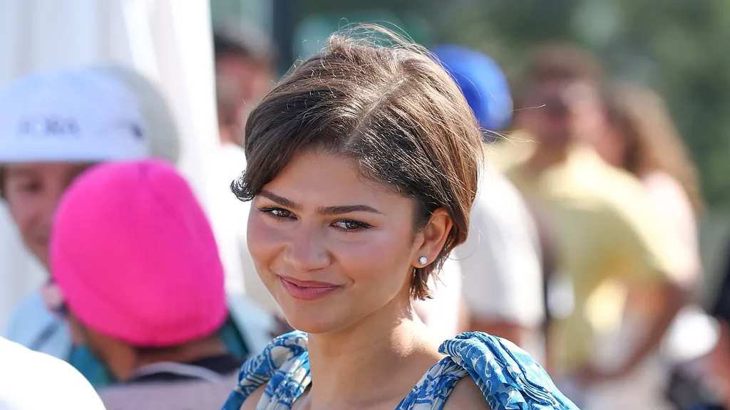 Zendaya wears wedding ring to support Tom Holland at padel match