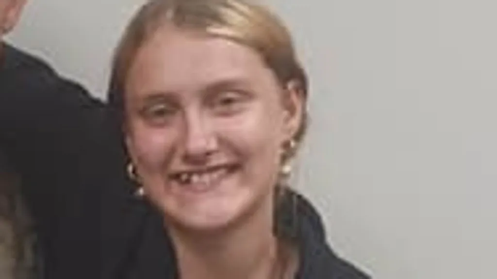 Girl, 15, vanishes 'with man, 41' and leaves behind devastating note