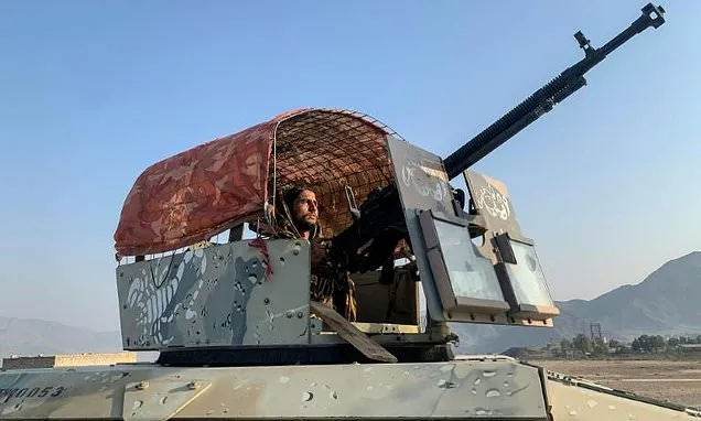 Afghan, Pakistani forces battle along the border