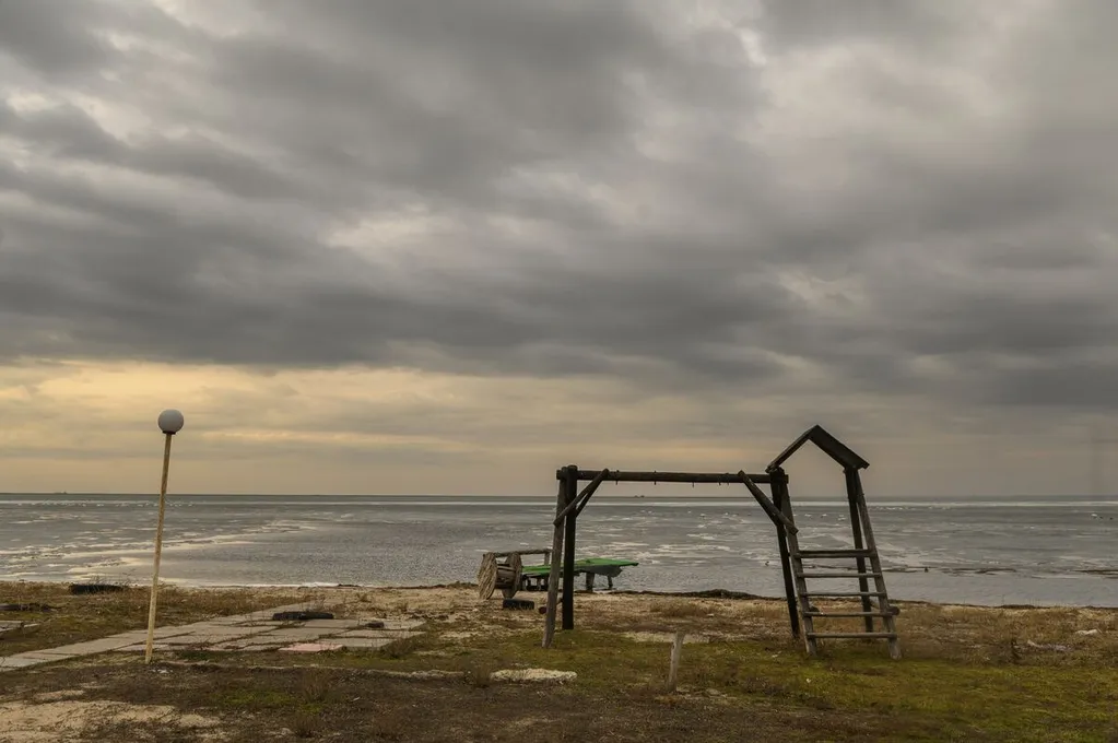 Vessel Carrying Wheat Sinks in Azov Sea With Some Crew Missing