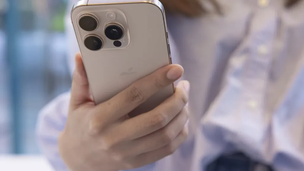Urgent warning to all 1.5 billion iPhone users over Apple ID hack
