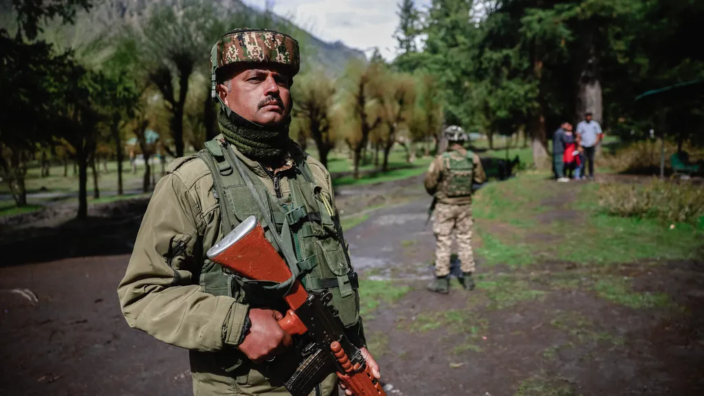 A Year After Terrorist Attack, a Kashmir Town Longs for Tourists