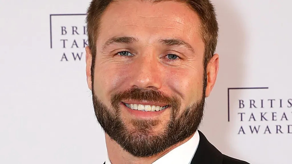 Strictly hunk 'signs up for Celebrity SAS'  after shock split